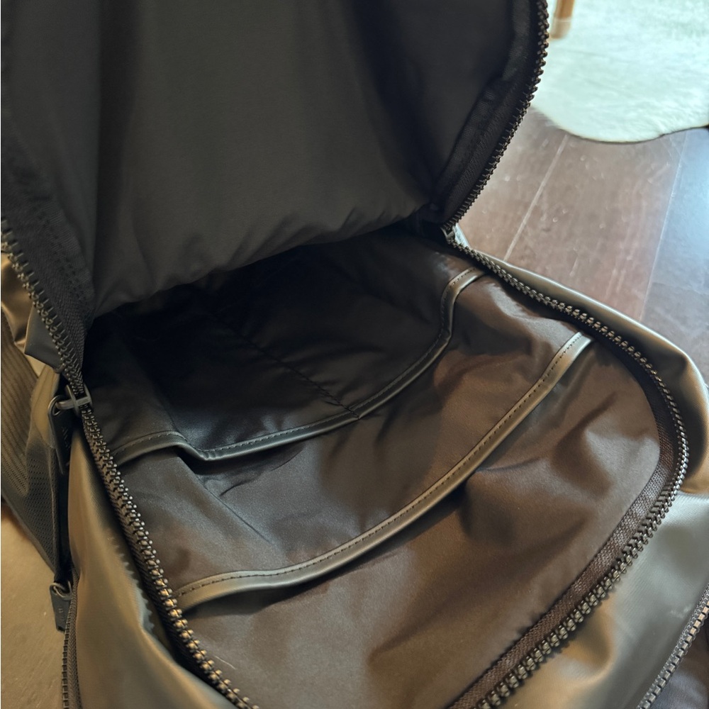 Away Active Black Backpack 20L - Picture 7 of 7